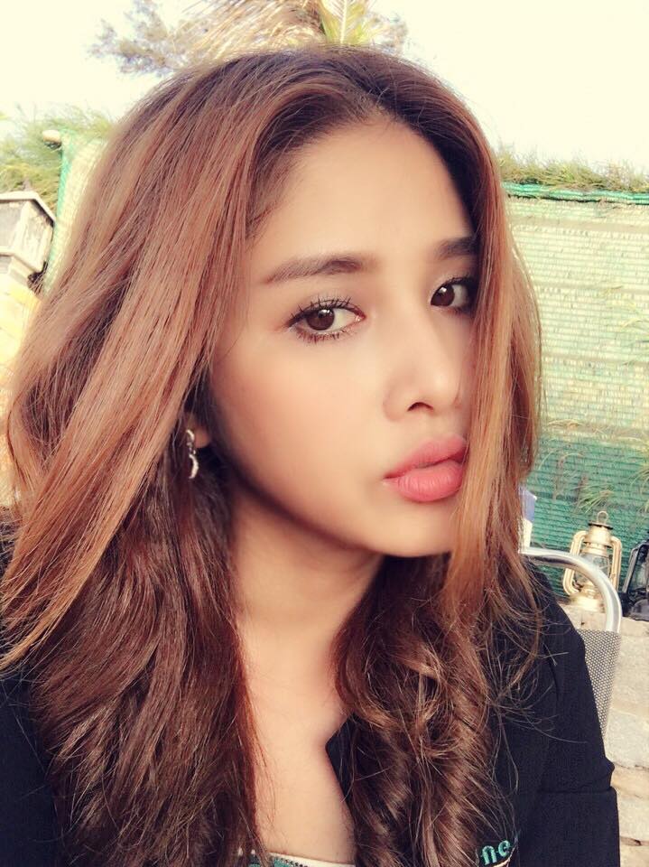 Thảo Trang \'Phan thiết đẹp lắm... Em thích biển lắm... Nhưng em chỉ yêu sài gòn thôi...muốn về với sài gòn thôi..!!\'.