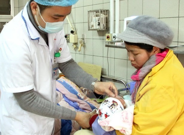 Rơi từ ban công trường mầm non, bé 3 tuổi chấn thương sọ não