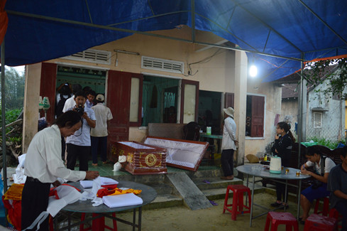 Vụ 9 học sinh chết đuối: Tang thương bao phủ 3 xóm nghèo