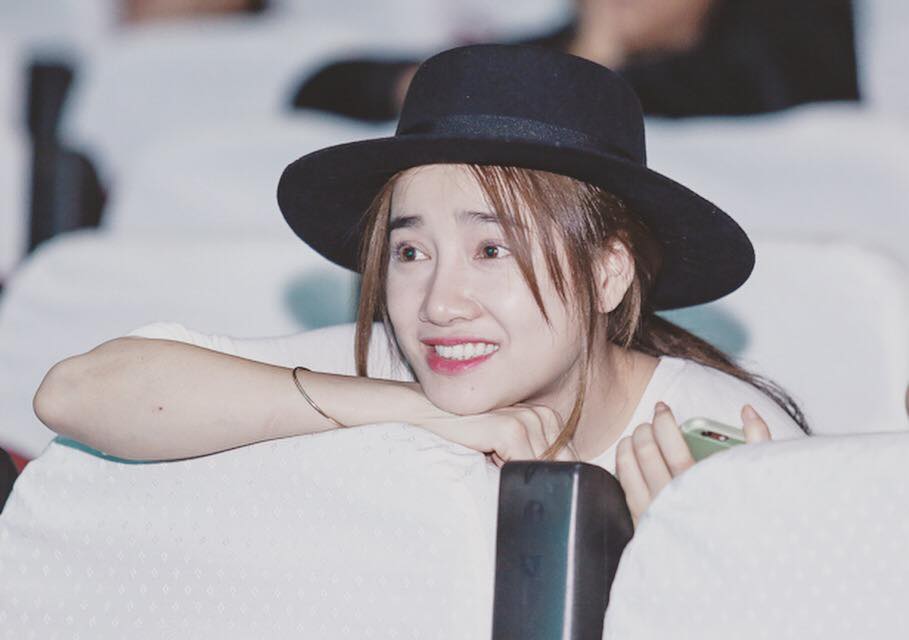 Nhã Phương \'Nhìn ai mà đắm đuối thế này?\'.