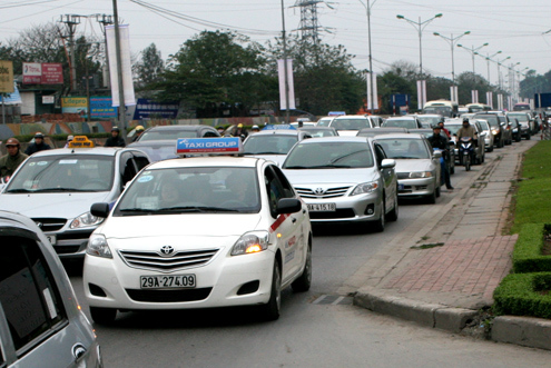 Lái xe taxi phải in hóa đơn tính tiền cho khách từ ngày 1-7