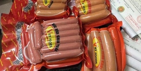 Thu giữ hơn 38.000 chiếc xúc xích bẩn, gây ung thư tại Hà Nội