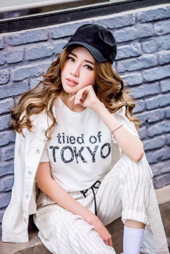 Elly Trần sành điệu và siêu 'bụi bặm', 'mệt mỏi vì Tokyo'.