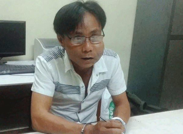 Cắt trụi tóc người yêu cũ vì dám... ngồi trên xe trai lạ