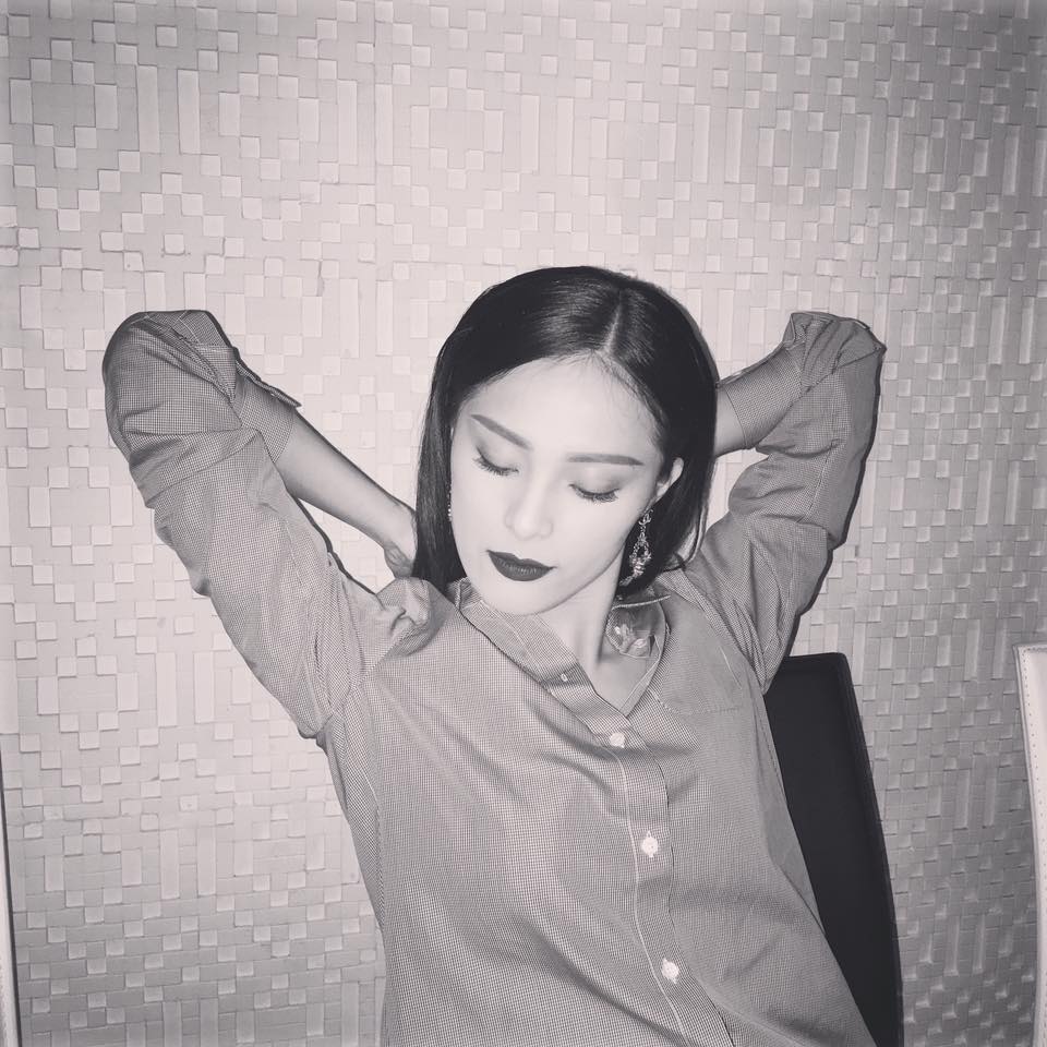 Hotgirl Hạ Vi 'Cứ đi từ bất ngờ này sang bất ngờ khác'.