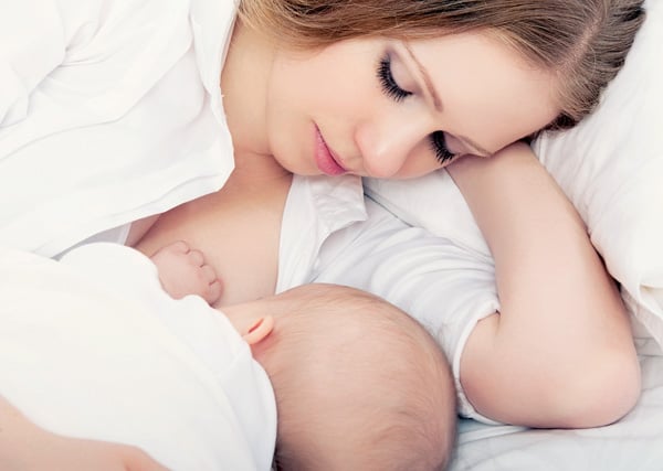 Bí quyết cho lượng sữa mẹ ra đều và nhiều hơn