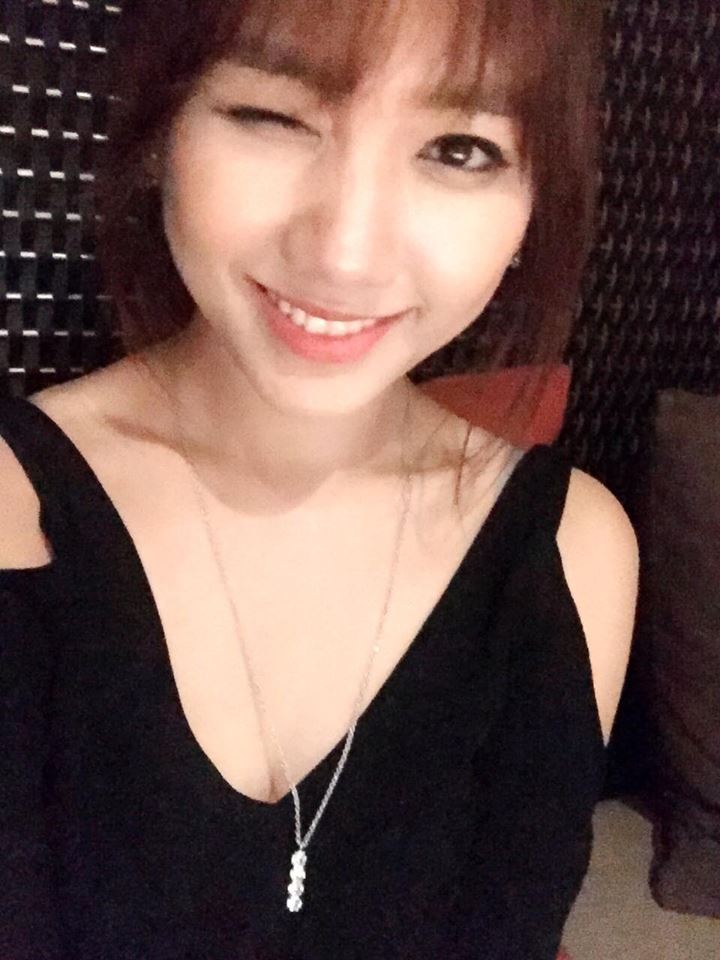 Hari Won 'Hôm qua ăn nhiều quá lúc hát nhảy không nổi luôn. Cứ như sắp ngất xỉu. Mốt rút kinh nghiệm. Ăn vừa phải thôi'.