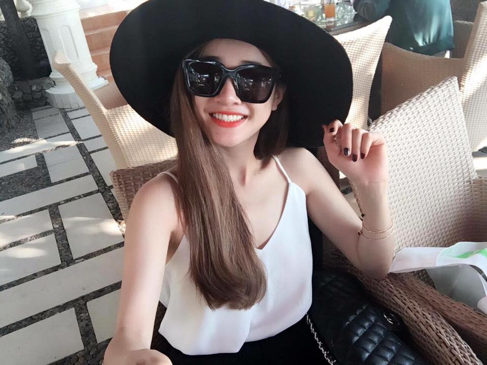 Nhã Phương phát khóc vì 'Sài Gòn giận ai mà nóng thế?'.
