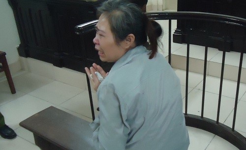Người phụ nữ đầu độc cả nhà tình nhân nức nở xin tha thứ