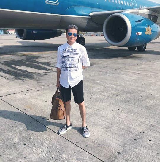 Đàm Vĩnh Hưng hóm hỉnh hỏi fans 'Dư lày đi gặp Hà Nội được chưa nhỉ?'.