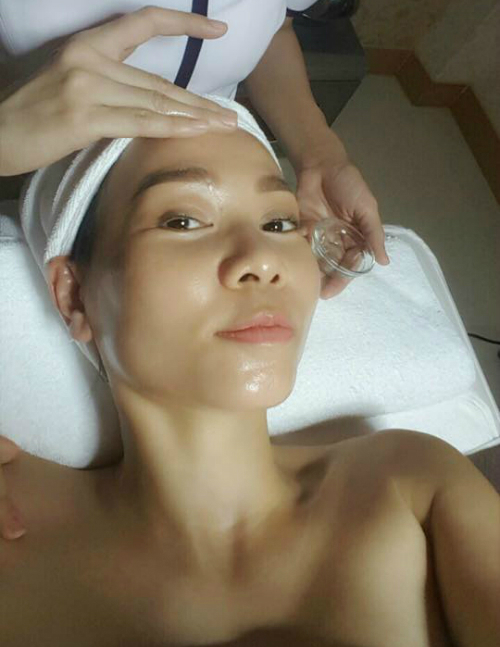 Thu Minh và giây phút nghỉ ngơi thư giãn ở spa.