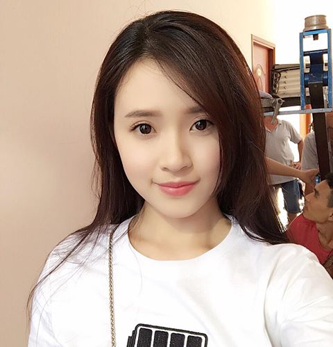 Hotgirl Midu xinh đẹp hơn kể từ ngày chia tay thiếu gia Phan Thành.