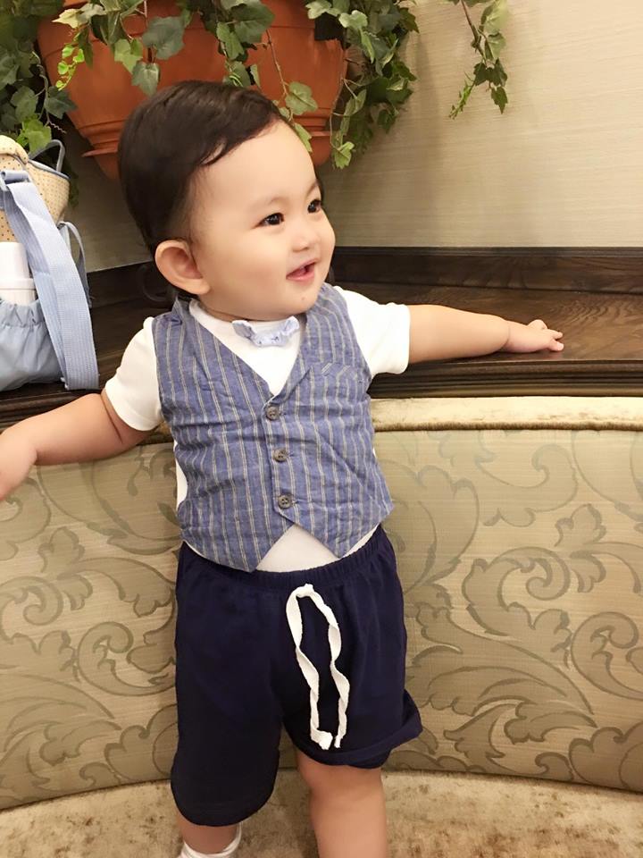 Phan Hiển khoe ảnh con trai Kubi đáng yêu 'Người ta 50 sắc thái mà Kubi có 1 sắc thái duy nhất là ' Tươi ' hớn hở'.