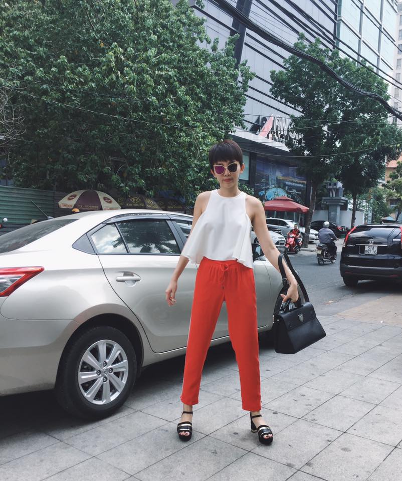 Tóc Tiên nhắng nhít 'Màu đỏ chứng tỏ nhà quê í a'.