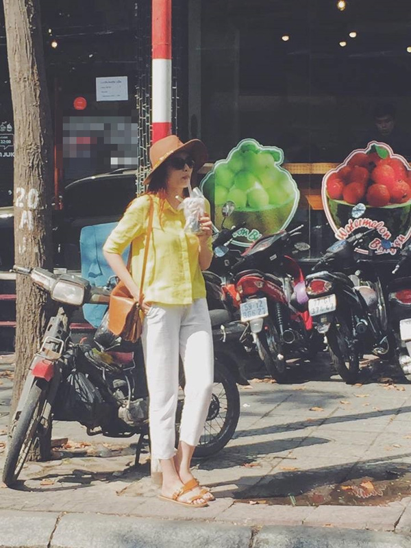 Diễm Hương bộc bạch 'Tôi thích tôi của ngày hôm nay. Bình tĩnh, dở hơi và sẵn sàng bỏ rơi thứ mình không cần tới!'.