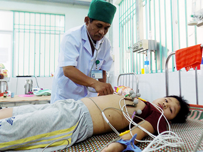 Cứu sống cháu bé 10 tuổi bị ong đốt nguy kịch