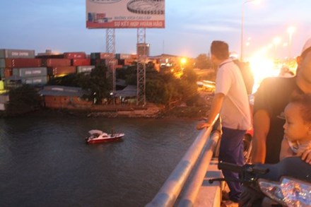 Nữ sinh nhảy cầu Đồng Nai tự tử ngay trước mặt bạn