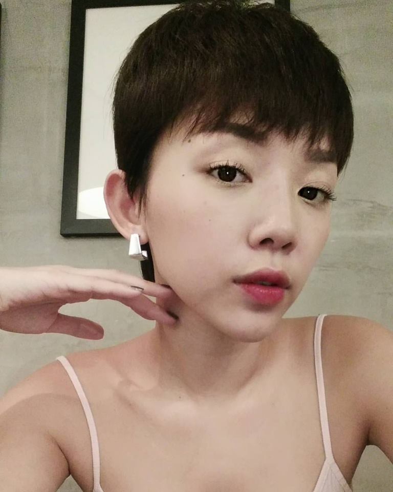 Tóc Tiên hóm hỉnh 'Chỉ vì mình đẹp mà các bạn chặn mình, tánh kỳ. Mình dỗi ngược lại bây giờ'.