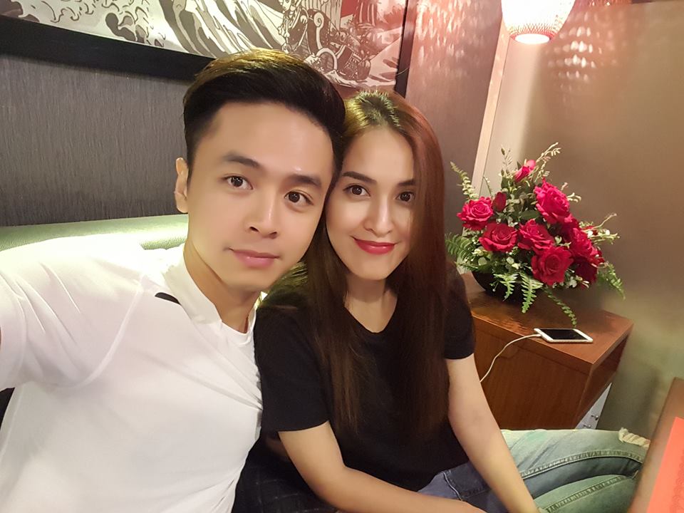 Văn Anh - Tú Vi hạnh phúc bên nhau: 'Chụp hình, vợ nói mình có kiểu chụp hình nào đặc sắc hơn không? Thế là có ngay sự xuất hiện của cái đĩa...'.