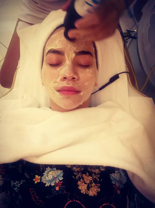 Hồ Ngọc Hà thư giãn ở spa sau chuỗi ngày bận rộn.