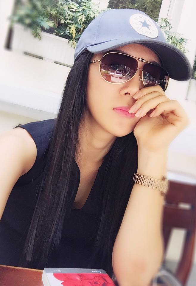 Lê Phương 'Nhiều bạn nhắn cho Phương, thời gian này sao đổi khác không nhận ra. Uhm! Thời trang! Chọn cho mình phong cách mới, cho cảm hứng selfie mỗi ngày, sẽ thấy mình còn nhiều 'góc' khác lắm, thấy đời thú vị lắm!'.