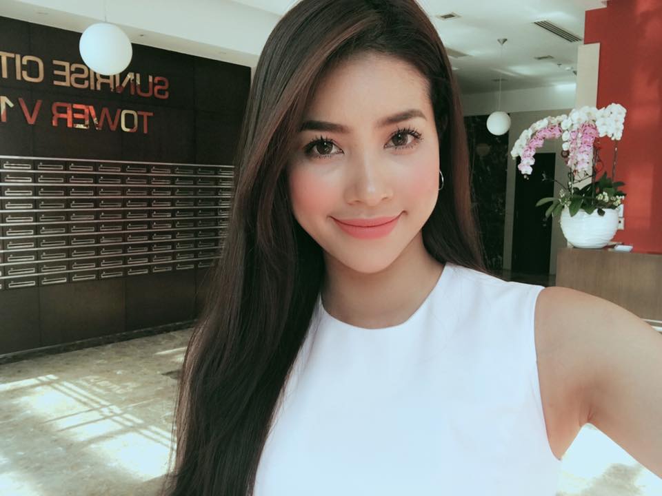 Phạm Hương tâm trạng 'Có ai nhớ Bee không. Trời mưa buồn quá đi...'.