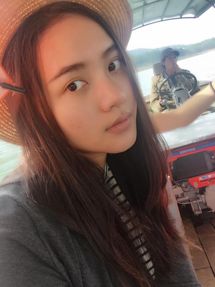 Phan Như Thảo khoe vẻ đẹp mặn mà dù đang mang bầu 'Cười nào. Chúc cả nhà ngủ ngon'.
