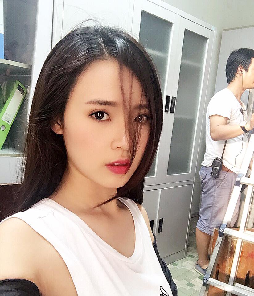 Hotgirl Midu 'Mặt ngầu nà. Nữ võ sĩ nà. Sợ không nà'.