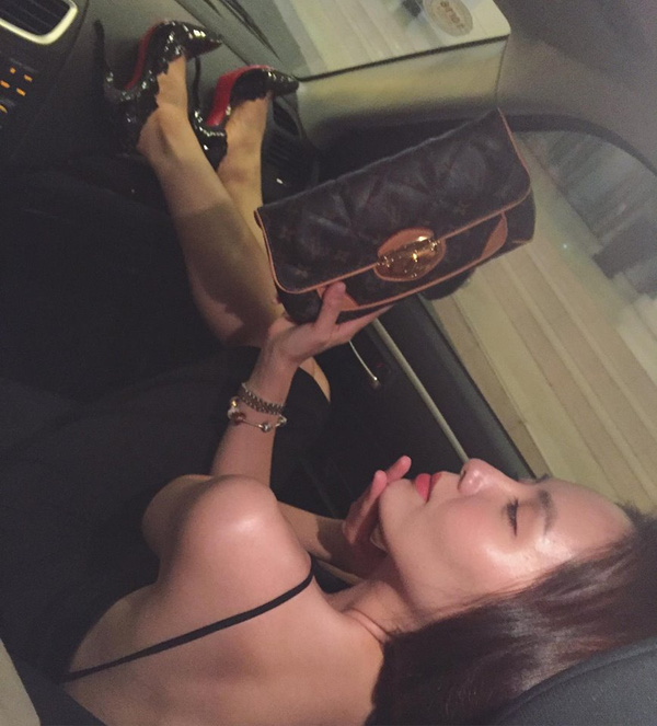 Ca sỹ Phương Linh 'lên đồ đi chơi'.