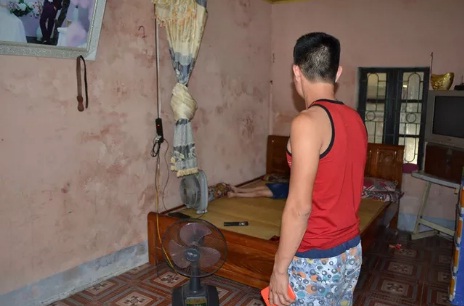 Vụ bé gái 4 tuổi nghi bị xâm hại: Ông hàng xóm mất tích bí ẩn