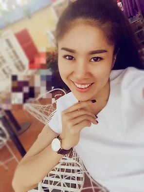 Lê Phương 'Tưởng như rất gần mà ngờ đâu đã rất xa ... Tưởng như rất lạ mà ngỡ đâu sao quá quen'.