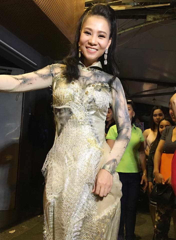 Thu Minh 'Dịu Dàng Nền Nã trong tà Áo Dài'.