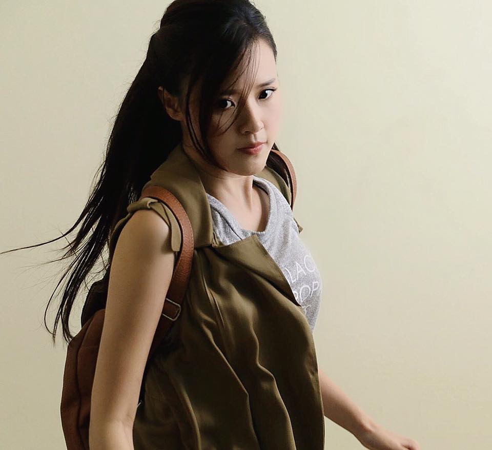 Hotgirl Midu 'Nhìn hiền hiền vậy thui chứ đừng ai ăn hiếp nha. Siu nhân biến hình liền'.