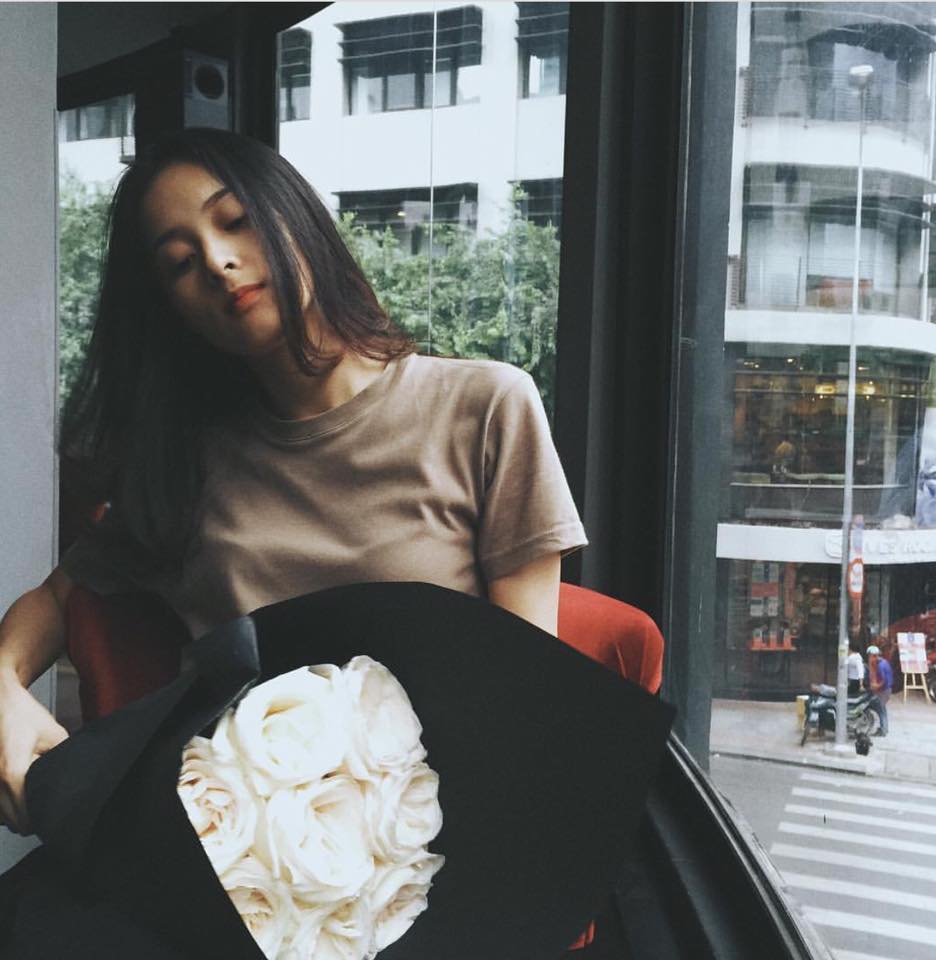 Hotgirl Hạ Vi 'Thèm như cơn gió, thèm đi đâu đó'.