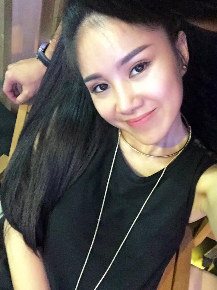 Lê Phương 'Có ánh sáng tuyệt vời, ấm áp hơn mặt trời. Đó chính là nụ cười của người Tôi yêu!'.