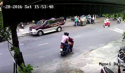 Clip cướp táo tợn giữa đường phố Đà Nẵng khiến người dân lo lắng