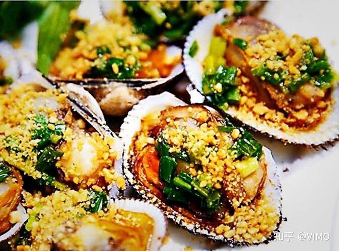Gia đình 5 người của MC nổi tiếng Phan Anh, người đang rất 'hot' với chương trình '60 phút mở' hiện đang rất vô cùng hạnh phúc.