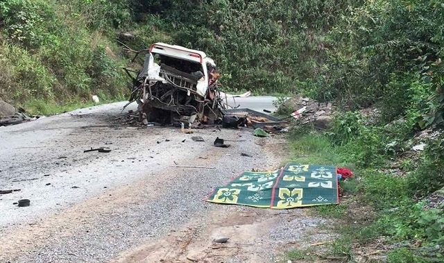 Tin mới nhất vụ nổ xe khách tại Lào, 9 người Việt tử vong