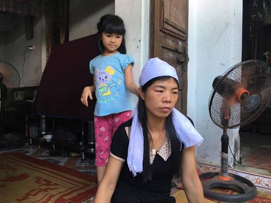 5 người bị điện giật chết: Đám tang đẫm nước mắt vùng quê nghèo