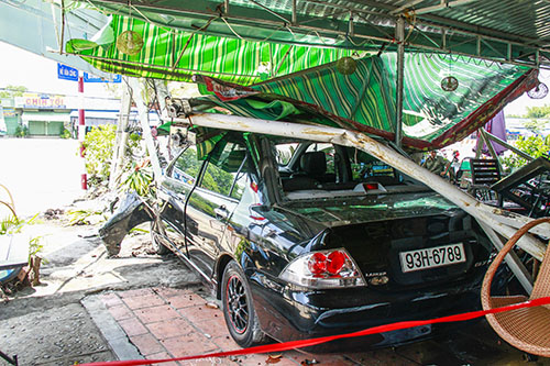 Tin phụ nữ ngày 4/6: Sà lan tông ghe đang đậu, 2 mẹ con chết thảm