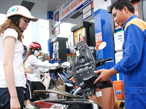 Hôm nay, giá xăng có thể tăng trên ngưỡng 16.000 đồng/lít