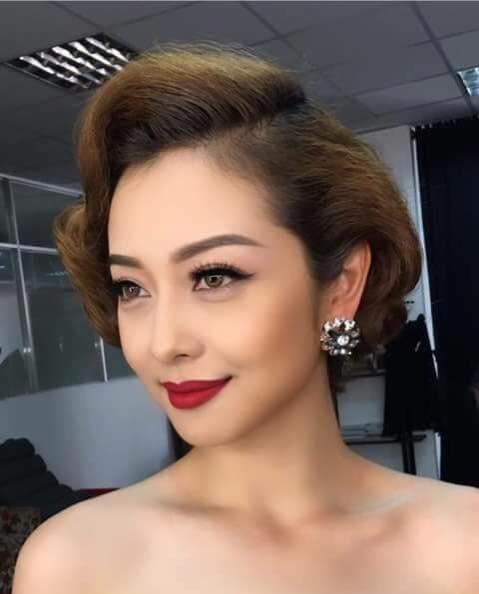 Jennifer Phạm khoe vẻ mặn mà của bà mẹ hai con.