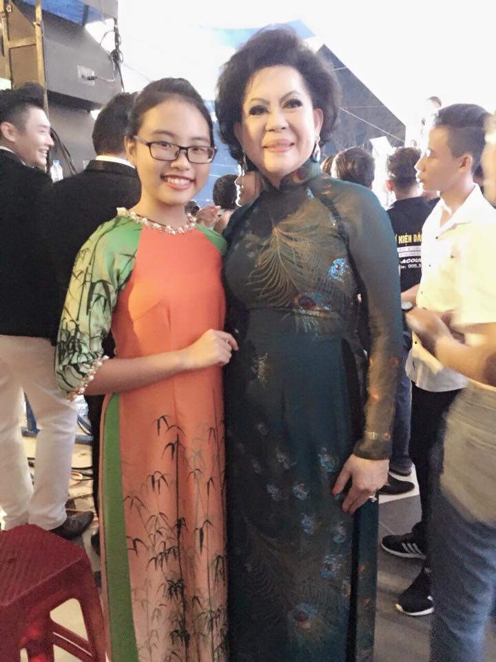 Phương Mỹ Chi 'Bảy đã có mặt tại chỗ diễn và gặp bà Giao Linh rồi cả nhà ơi'.
