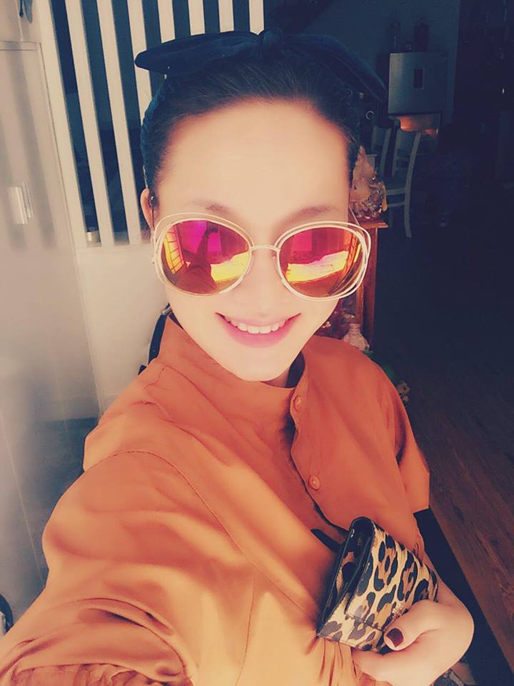 Ca sỹ Thu Phượng 'Sáng sớm nay...có gì vui mà vui thế?'.