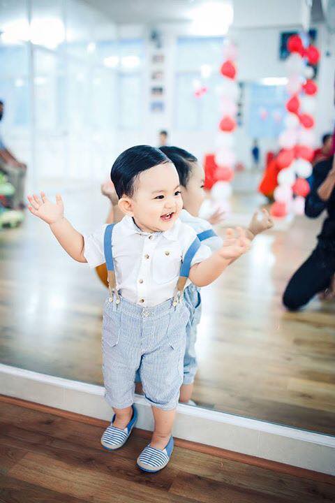 Phan Hiển khoe con trai Kubi đáng yêu 'Style này sành điệu hơn Ba rồi'.