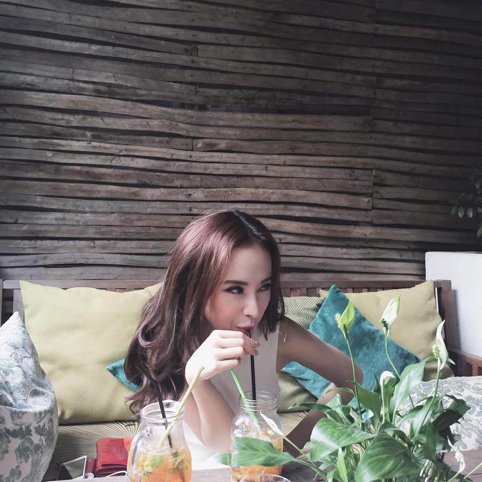 Angela Phương Trinh 'Hãy trải nghiệm cảm giác ngồi một mình trong khu vườn tĩnh mịch lúc bình minh hay trong đêm tối để được trầm mình trong không gian lắng đọng nhiệm màu'.