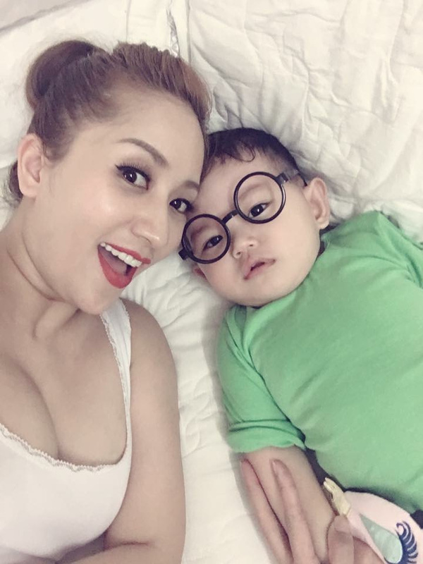 Được ở bên bé Kubi, Khánh Thi tâm sự: 'Chỉ bấy nhiêu thôi là động lực cho một ngày tiếp theo của Shbet16 chơi game trực tuyến'.
