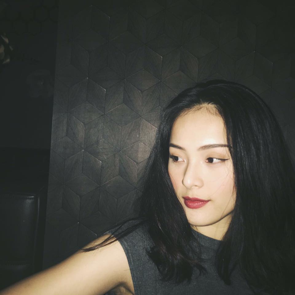 Hotgirl vạn người mê Hạ Vi 'Bí ẩn ...'.