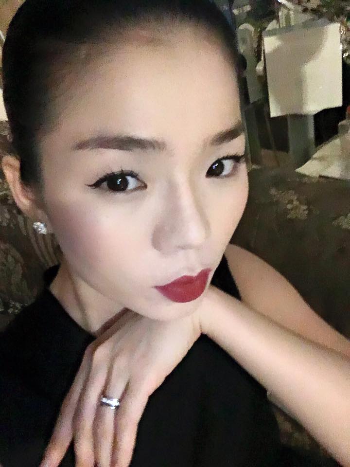 Lệ Quyên đầy tâm trạng: 'Con người đôi khi thật lạ, không quan tâm đến người khác mà lại bắt người ta phải nghĩ đến mình...hoang đường thế mà nhiều người vẫn vậy? một cọng dây thun cho còn thấy phí...'.