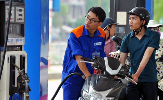 Ngày mai, giá xăng giảm bao nhiêu?
